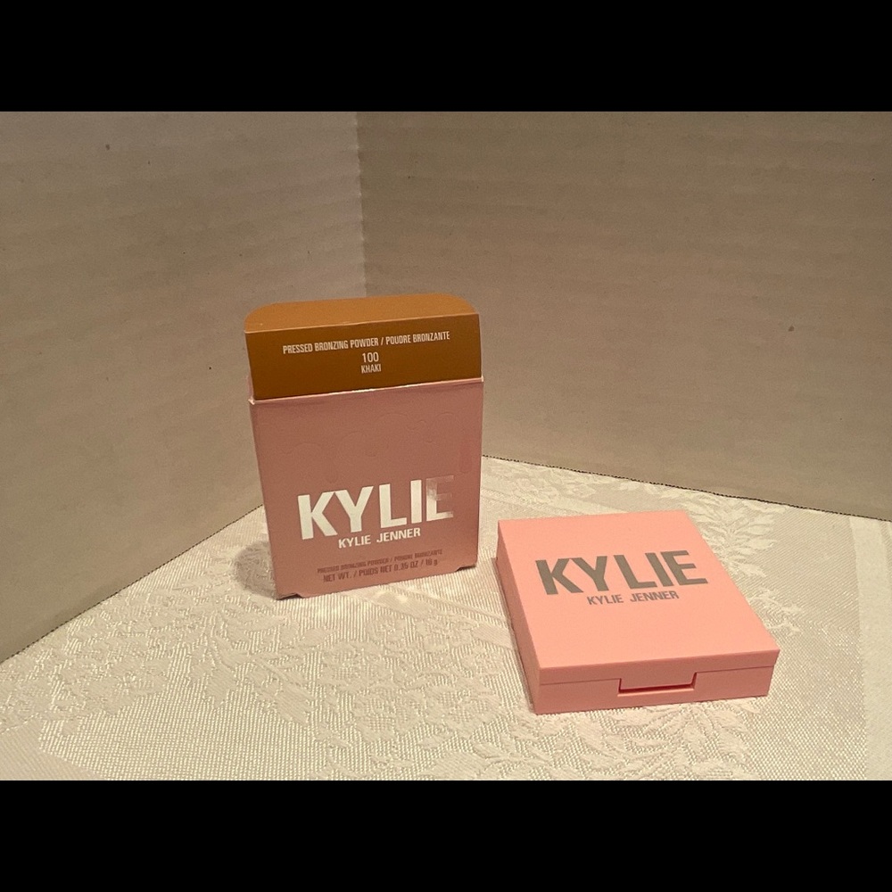 Kylie Cosmetics Pressed Bronzing Powder in Khaki #100
